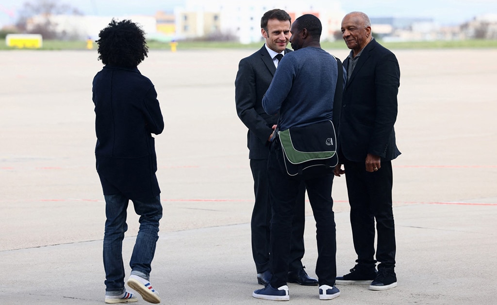 PARIS: French President Emmanuel Macron (C) greets freed French hostage journalist Olivier Dubois (C-R), who was held hostage in Mali for nearly two years, who was held hostage in Mali for nearly two years by the Support Group for Islam and Muslims (GSIM), surrounded by family members, upon his arrival at the Villacoublay airport, in Velizy-Villacoublay, near Paris. – AFP