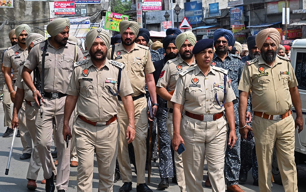 AMRITSAR: Police and security personnel patrol in the village Jallupur Khera about 45 km from Amritsar on March 19, 2023. A manhunt for a radical Sikh preacher in India entered its second day on March 19, after authorities shut mobile internet in the whole of Punjab state and arrested 78 of his supporters. - AFP