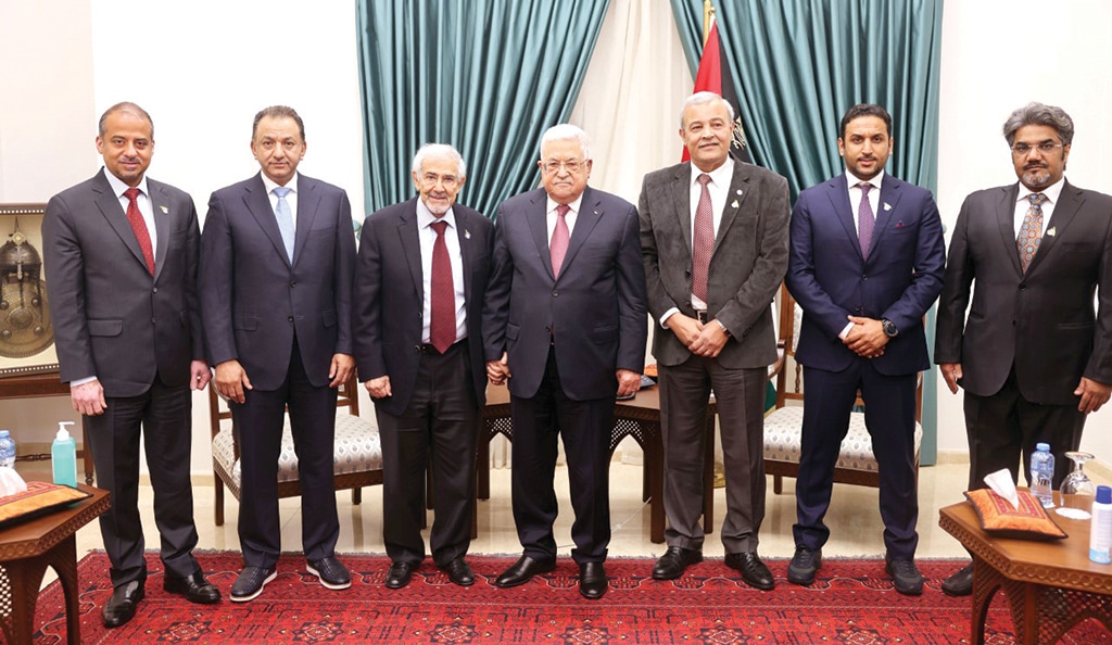 RAMALLAH: Palestinian President Mahmoud Abbas receives a delegation from Kuwaiti Red Crescent Society nheaded by Hilal Al-Sayer. — KUNA