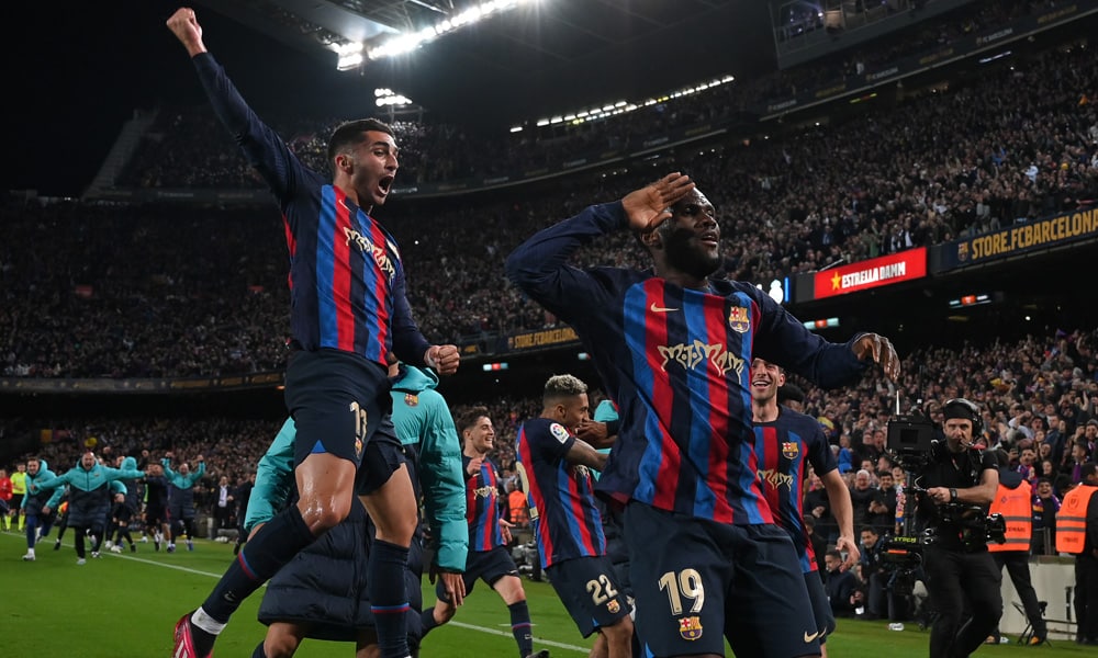 Barcelona's Ivorian midfielder Franck Kessie celebrates with teammates after scoring his team's second goal during the Spanish league football match between FC Barcelona and Real Madrid CF at the Camp Nou stadium in Barcelona on March 19, 2023.