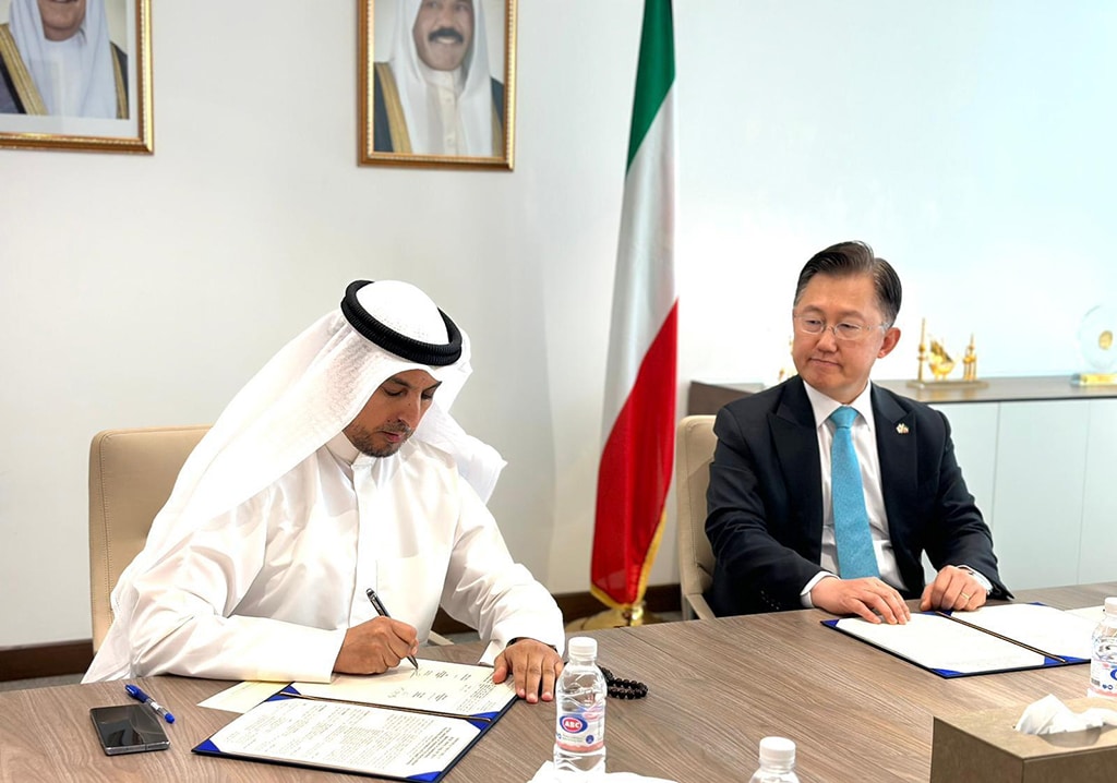 KUWAIT: Kuwait University’s Acting Director Fahad Al-Rashidi and the Korean Ambassador to Kuwait Chung Byung-ha signed the deal Tuesday.