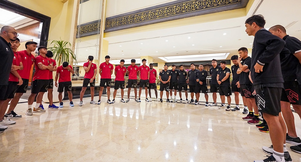 JAKARTA: This handout picture taken and released by the Indonesian Football Association (PSSI) shows members of Indonesia’s Under-20 team and officials reacting after FIFA announced the cancellation of the Indonesia 2023 FIFA Under-20 World Cup football tournament at a hotel in Jakarta. – AFP