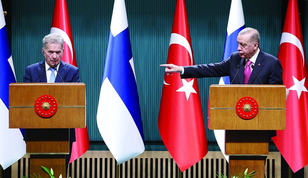 ANKARA: Turkish President Recep Tayyip Erdogan points towards Finnish President Sauli Niinisto during a joint press conference at the Presidential Complex on March 17, 2023. — AFP