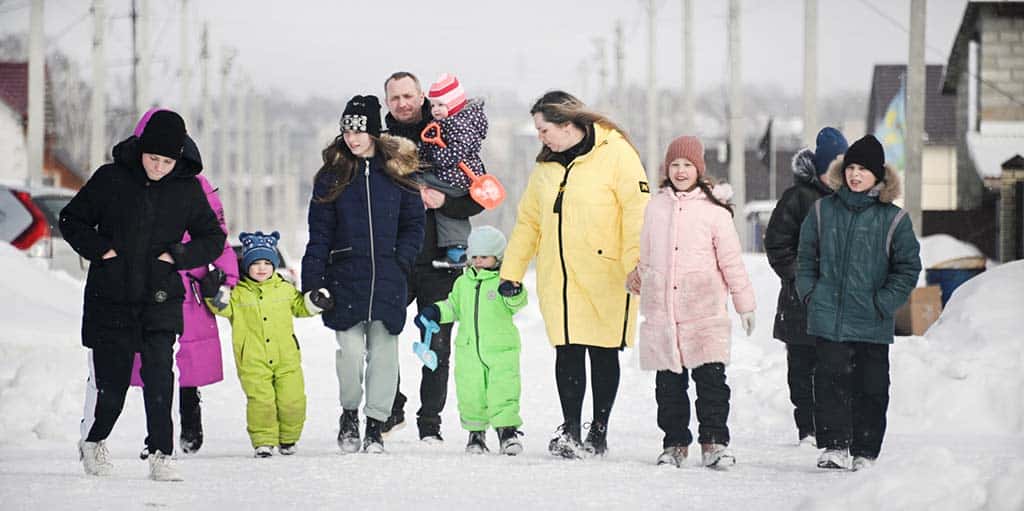 NOVOSIBIRSK: Children of Russian pastor Roman Vinogradov (4-nd L) and his wife Yekaterina (3-rd R) walk along a street in a village outside the Siberian city of Novosibirsk. – AFP