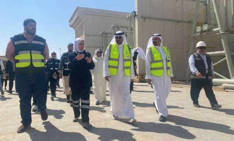 KUWAIT: Commerce and Industry Minister Mazen Al-Nahedh (center) visits of the Shadadiya industrial project site.
