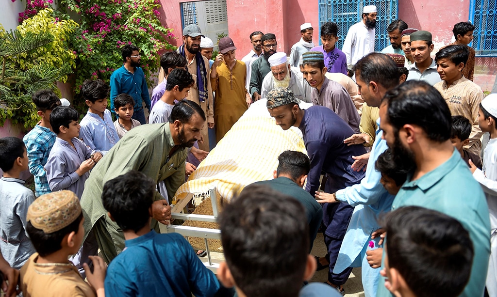 KARACHI: Mourners carry the coffin of a stampede victim for his funeral in Karachi on April 1, 2023. At least 11 people were killed in a crowd crush in Pakistan's southern city of Karachi on March 31 as a Ramadan alms donation sparked a stampede in the inflation-hit nation. – AFP