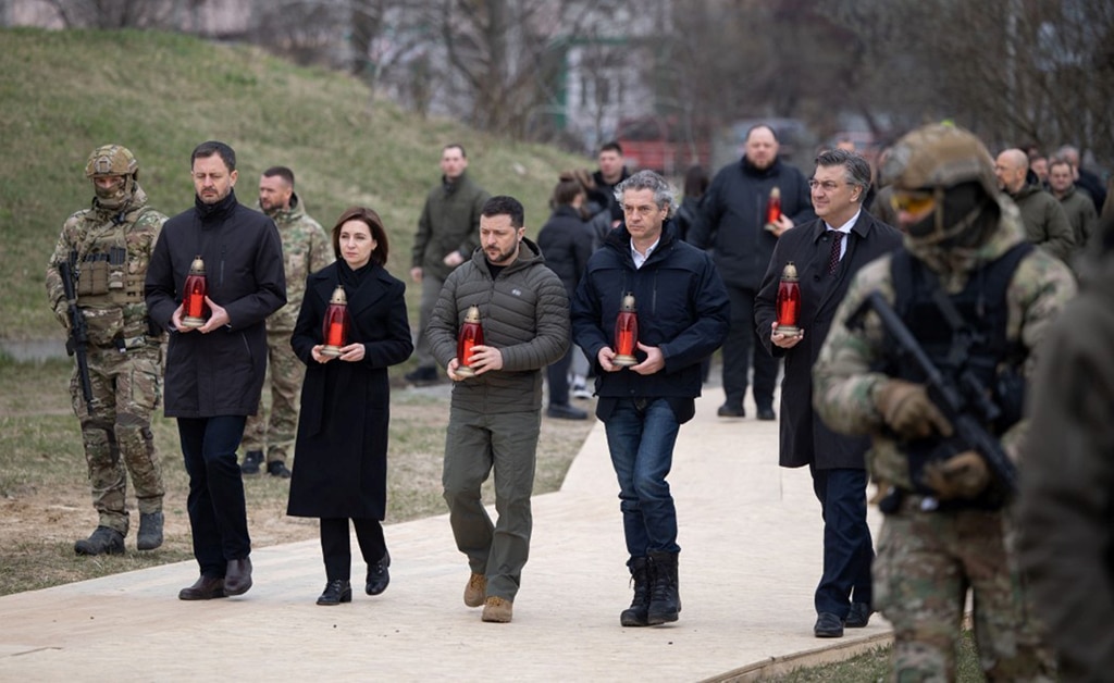 BUCHA: Handout picture shows (L-R) Prime Minister of Slovakia Eduard Heger, President of Moldova Maia Sandu, Ukraine's President Volodymyr Zelensky, Prime Minister of Slovenia Robert Golob and Prime Minister of Croatia Andrej Plenkovic carrying candles to the place of mass grave at the St. Andrew and Pyervozvannoho All Saints church in the Ukrainian town of Bucha. – AFP