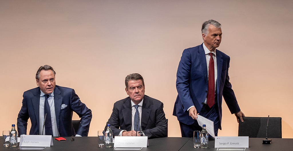 ZURICH: Newly-appointed UBS CEO Sergio Ermotti (right) arrives next to UBS Chairman Colm Kelleher (center) and outgoing CEO Ralph Hamers during a press conference in Zurich. – AFP