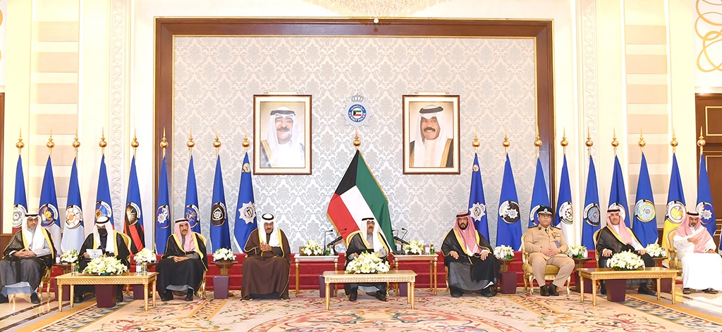 HH the Crown Prince Sheikh Mishal Al-Ahmad Al-Jaber Al-Sabah (center) speaks at the meeting on April 3, 2023.