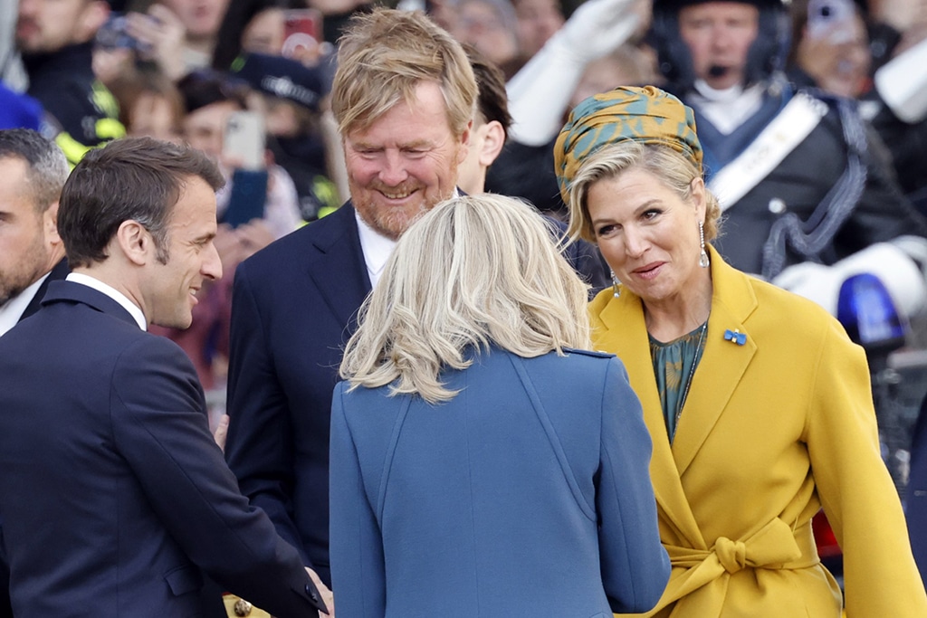 AMSTERDAM: French President Emmanuel Macron (L) and his wife Brigitte Macron (C) are welcomed by King Willem-Alexander of the Netherlands (2ndR) and his wife Maxima (R) during a welcoming ceremony in Amsterdam on April 11, 2023 as part of a state visit to the Netherlands. – AFP