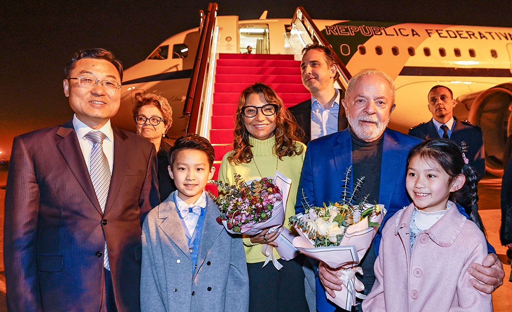 SHANGHAI: This handout picture released by the Brazilian Presidency shows Brazilian President Luiz Inacio Lula da Silva (Right) posing for a picture with his wife, Rosangela 'Janja' da Silva (Center), and China's Vice Foreign Minister Xie Feng (Left) during his arrival to Shanghai, China for an official visit to the country on April 12, 2023. – AFP