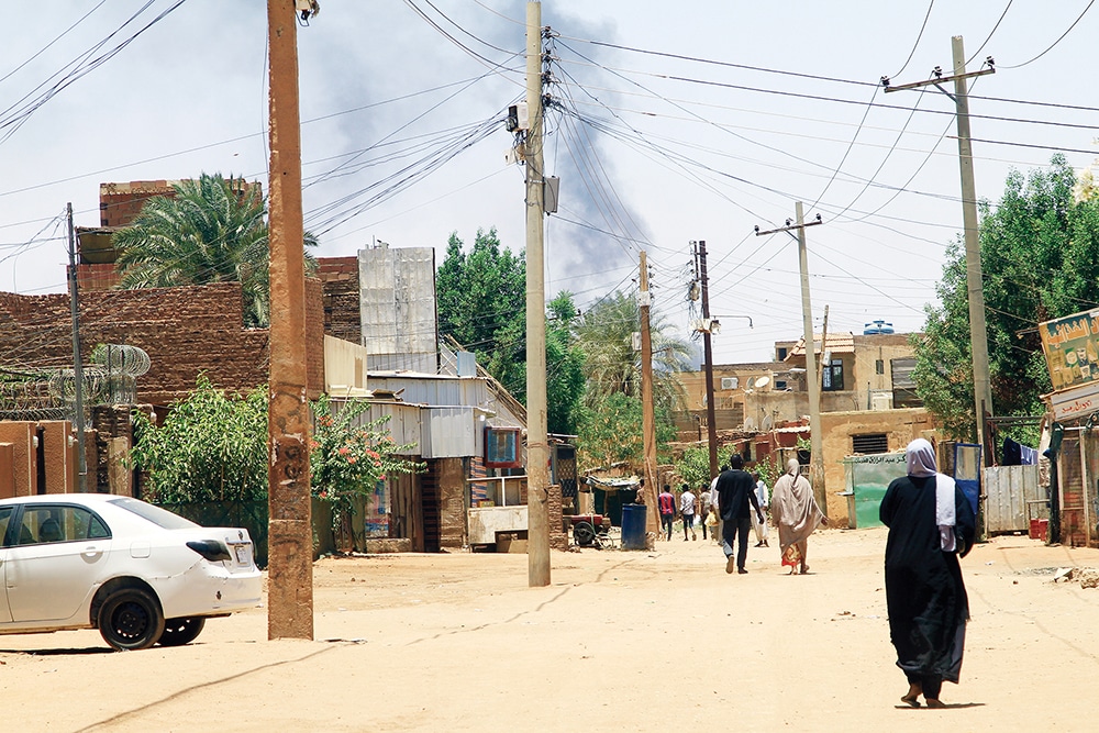 KHARTOUM: Smoke rises behind buildings in Khartoum on April 19, 2023, as fighting between the army and paramilitaries raged for a fifth day after a 24-hour truce collapsed. –  AFP