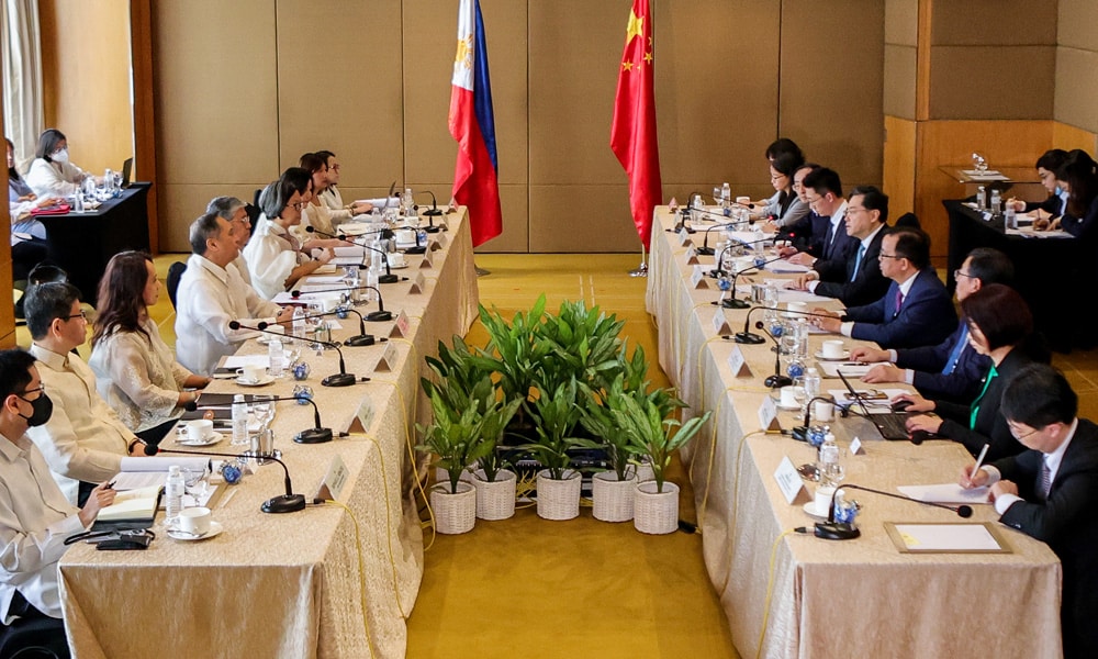 China's Foreign Minister Qin Gang (centre R) meets with Philippine Foreign Secretary Enrique Manalo (centre L) at the Diamond Hotel in Metro Manila on April 22, 2023.