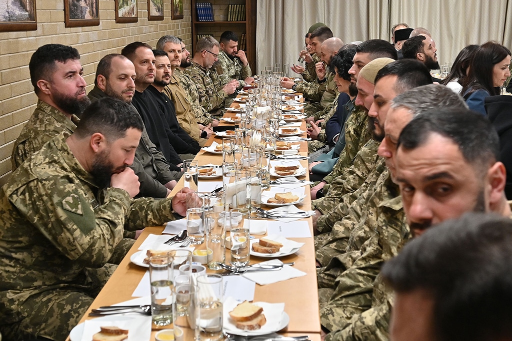 KYIV: Ukrainian President Volodymyr Zelensky attends an iftar meal with Muslim Ukrainian servicemen duringnthe holy month of Ramadan on April 7, 2023. — AFP