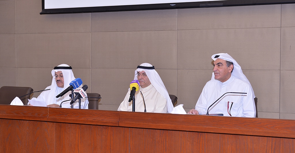 KUWAIT: Mohammad Al-Saqer (center) addresses the general assembly meeting at KCCI on Wednesday. – Photos by Yasser Al-Zayyat