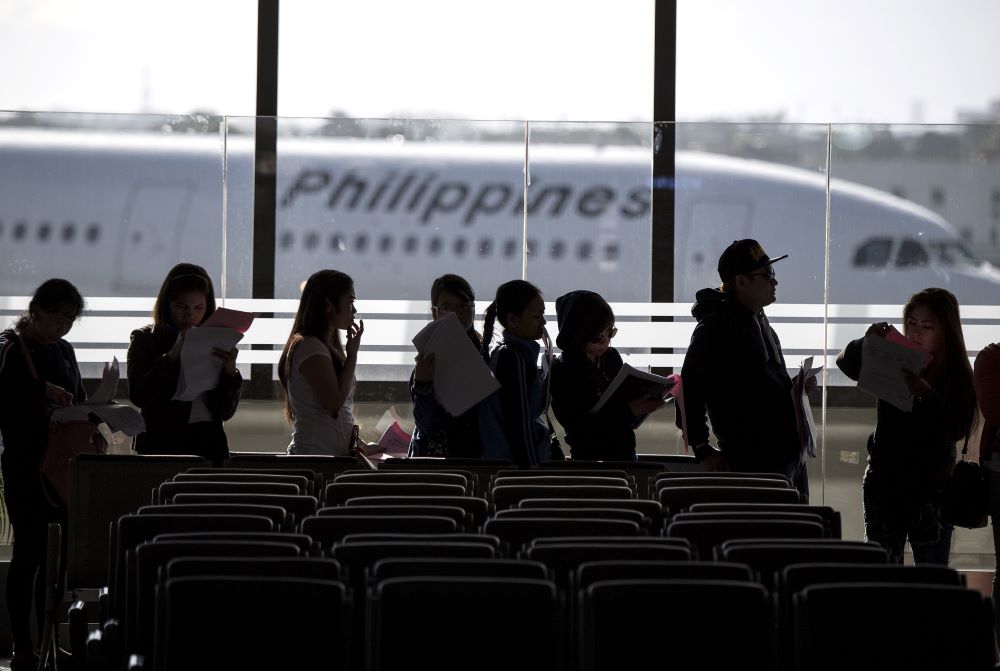 MANILA: Filipina workers returning home from Kuwait arrive at Manila international airport in this Feb 18, 2018 file photo. – AFP 
