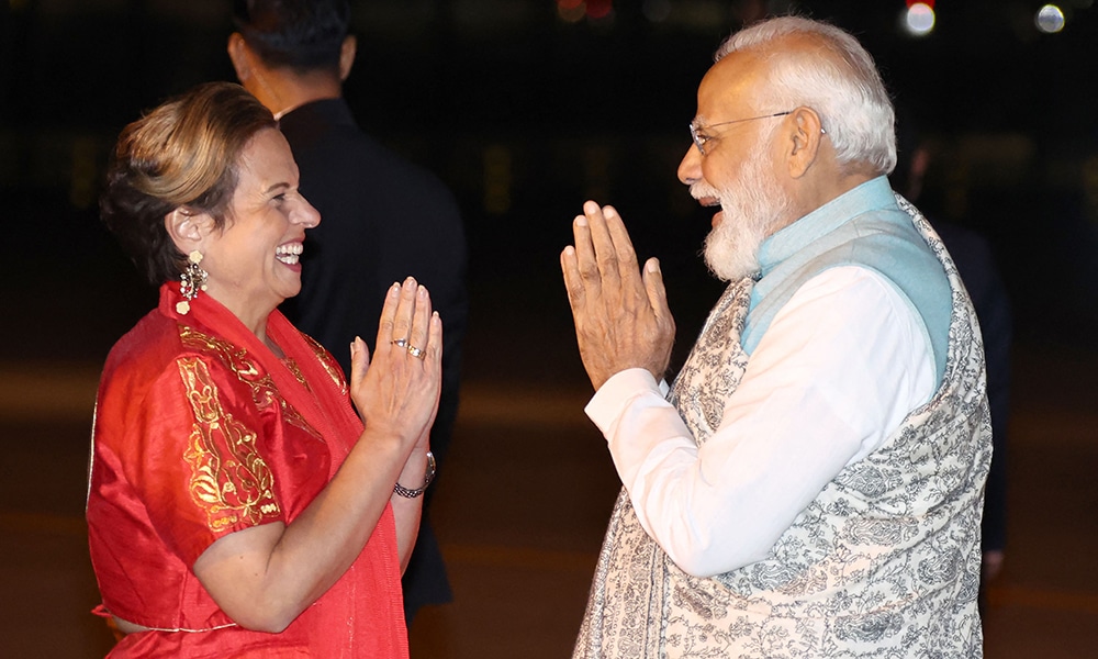 SYDNEY: A diplomat greets India's Prime Minister Narendra Modi (R) as he arrives at the Sydney international airport on May 22, 2023, to begin his three-day official visit to Australia.—AFP