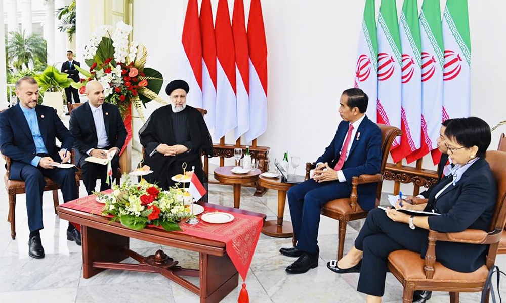 BOGOR, Indonesia: This handout picture taken and released on May 23, 2023 by the Presidential Palace shows Indonesian President Joko Widodo (second right) and his Iranian counterpart Ebrahim Raisi (third left) during a meeting at the Presidential Palace in Bogor. -- AFP