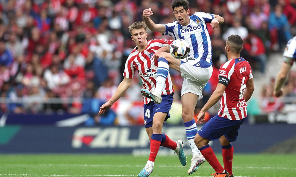 MADRID: Real Sociedad’s Spanish forward Carlos Fernandez (center) vies with Atletico Madrid’s Spanish midfielder Pablo Barrios (left) and Atletico Madrid’s Spanish midfielder Koke during the Spanish league football match between Club Atletico de Madrid and Real Sociedad on May 28, 2023. – AFP