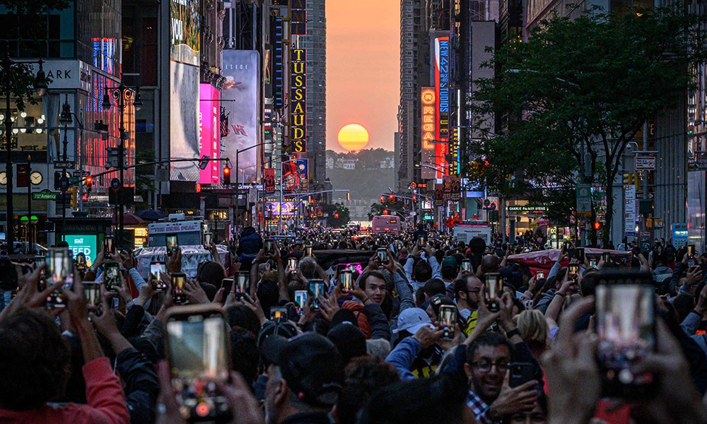 The Sun sets in alignment with Manhattan streets running east-west, also known as Manhattanhenge, in New York City.--AFP photos