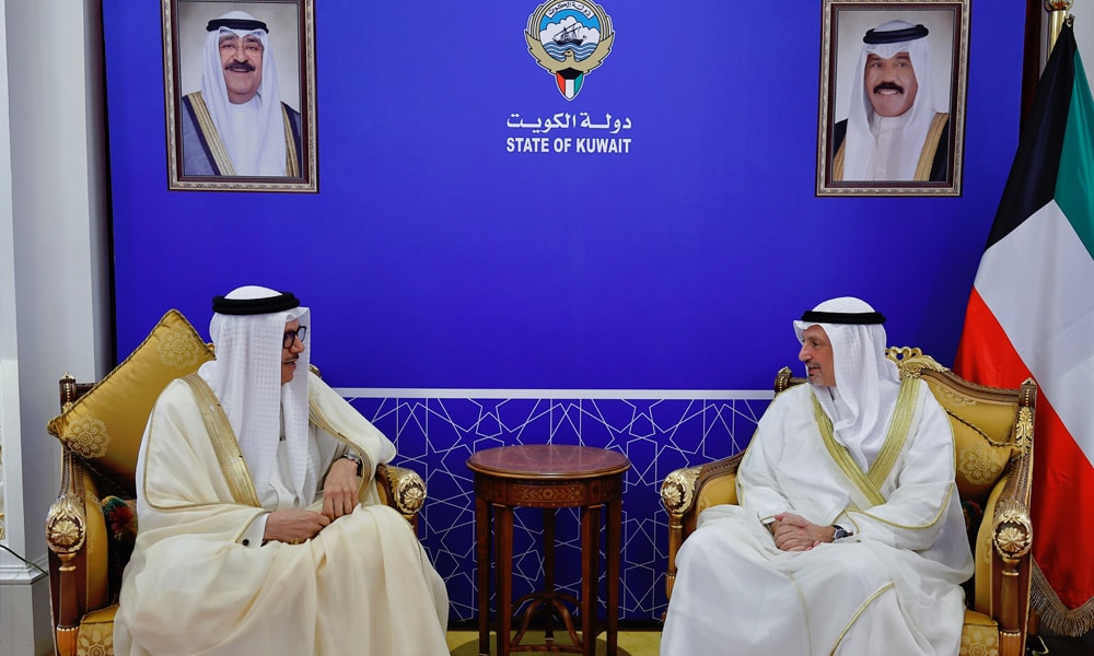 Kuwait's Foreign Minister receives Bahraini counterpart Dr. Abdullatif Al-Zayani