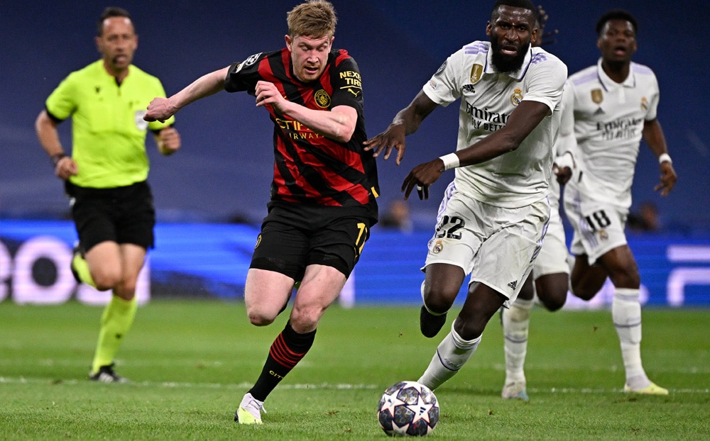 Manchester City's Belgian midfielder Kevin De Bruyne (L) vies with Real Madrid's German defender Antonio Rudiger during the UEFA Champions League semi-final first leg football match between Real Madrid CF and Manchester City at the Santiago Bernabeu stadium in Madrid on May 9, 2023.