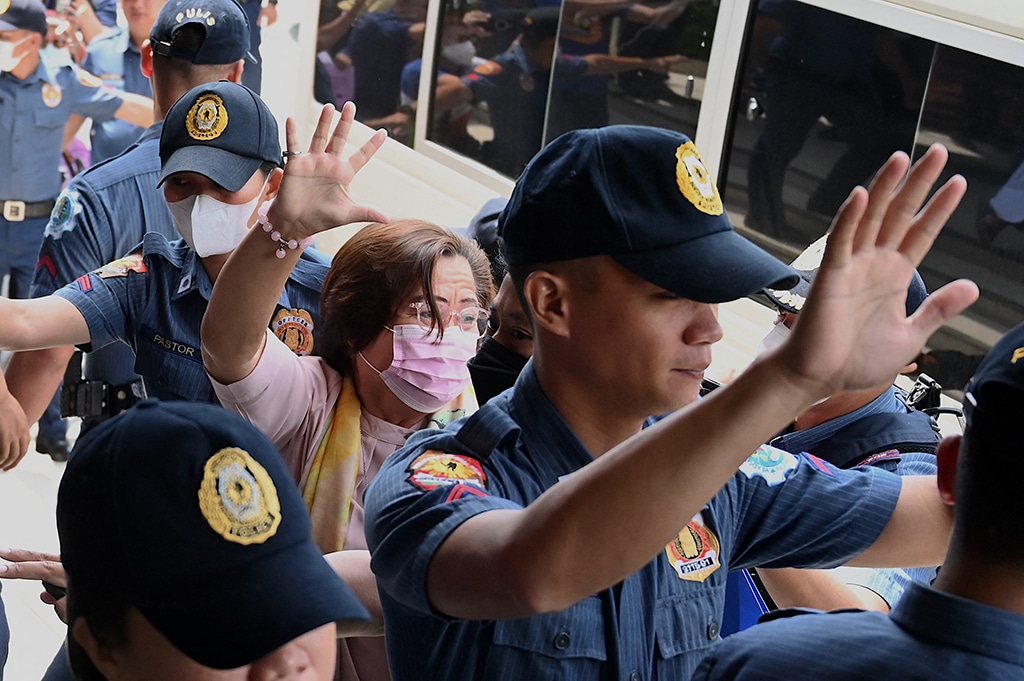 MANILA: File picture shows former Philippine senator and human rights campaigner Leila de Lima waves as she arrives at the Muntinlupa Trial Court in Manila. – AFP