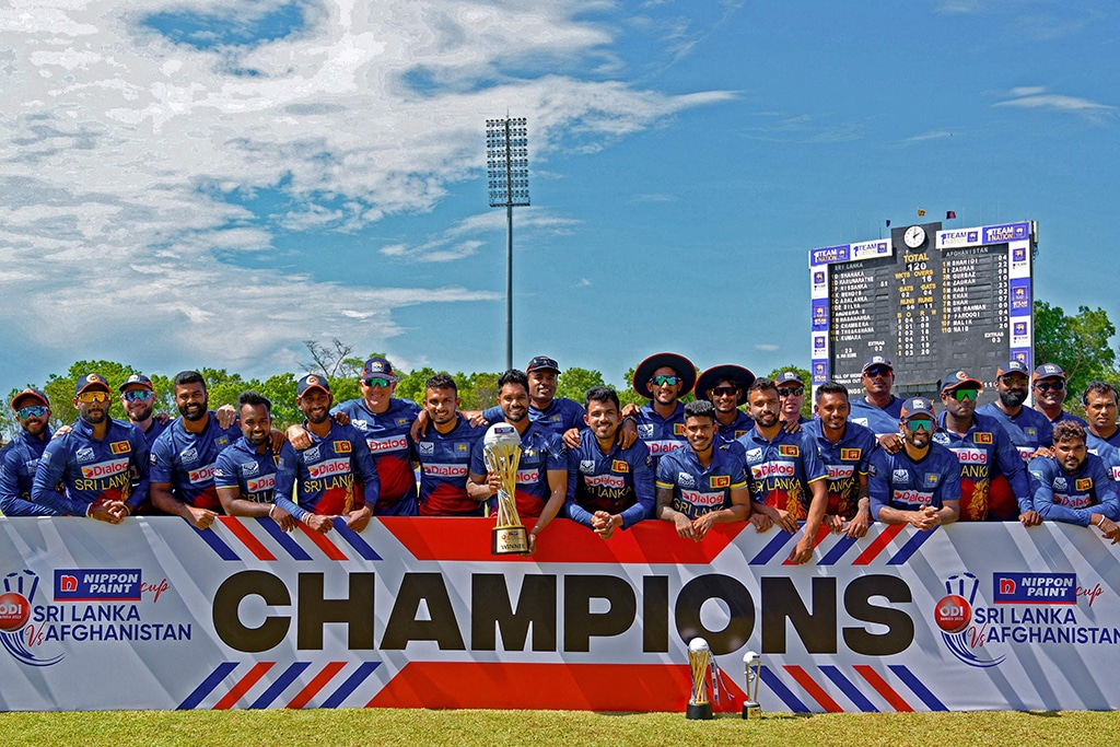 HAMBANTOTA: Sri Lanka’s players pose with the trophy after winning the third and final one-day international (ODI) cricket match against Afghanistan at the Mahinda Rajapaksa International Cricket Stadium in Hambantota on June 7, 2023. - AFP