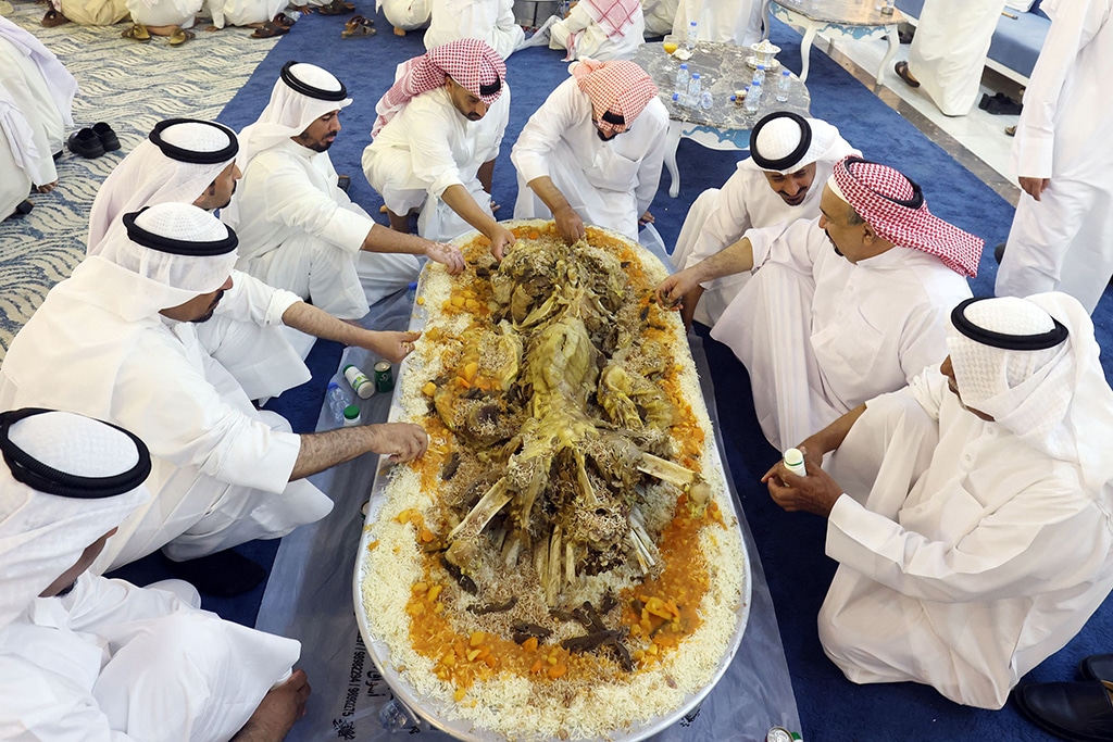 KUWAIT: Kuwaitis gather around a feast hosted by newly-elected Kuwaiti MP Fahad bin Jamea to celebrate his victory in the National Assembly elections, in Kuwait City.  - Photo by Yasser Al-Zayyat