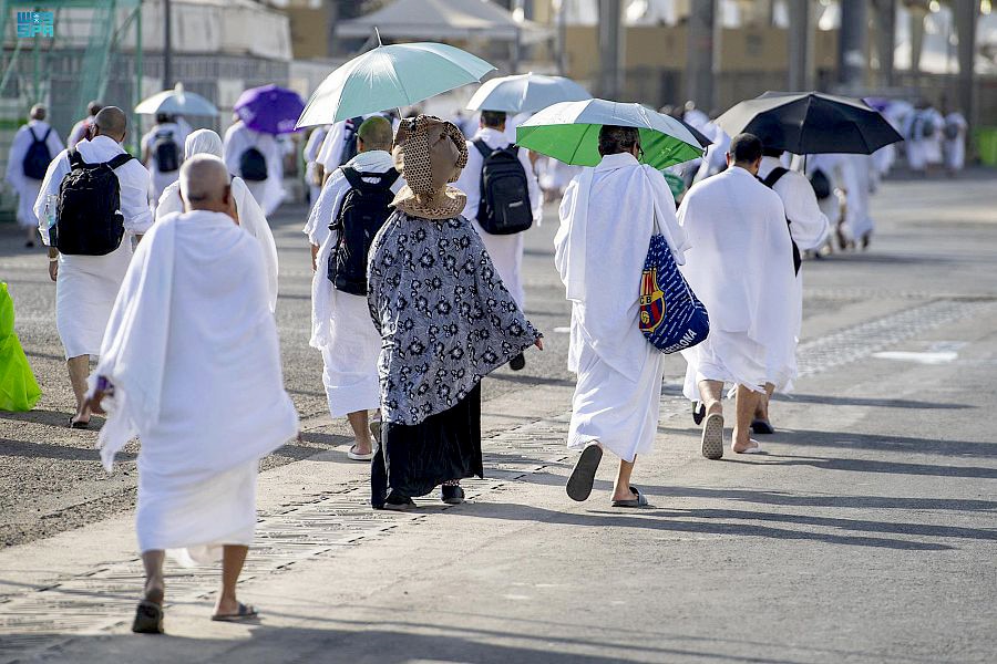 MAKKAH: Pilgrims arrive at Mina, where they spend the night before travelling to Arafat in this file photo from 2022. -- KUNA