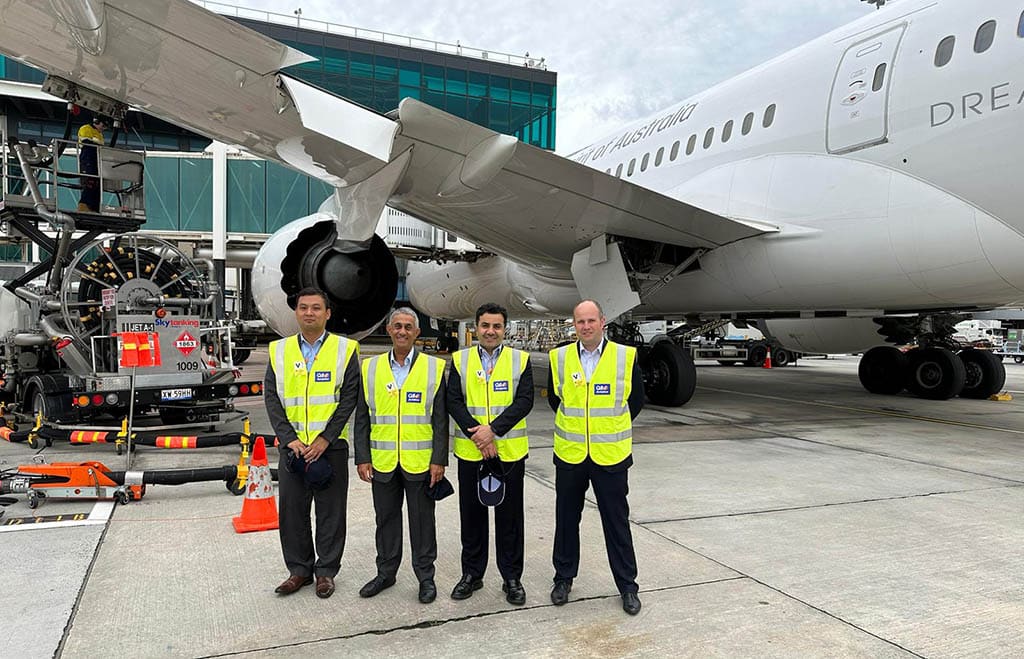 KUWAIT:  Q8Aviation's general manager and executive vice president for planning and finance are seen at Melbourne Airport. -- KUNA