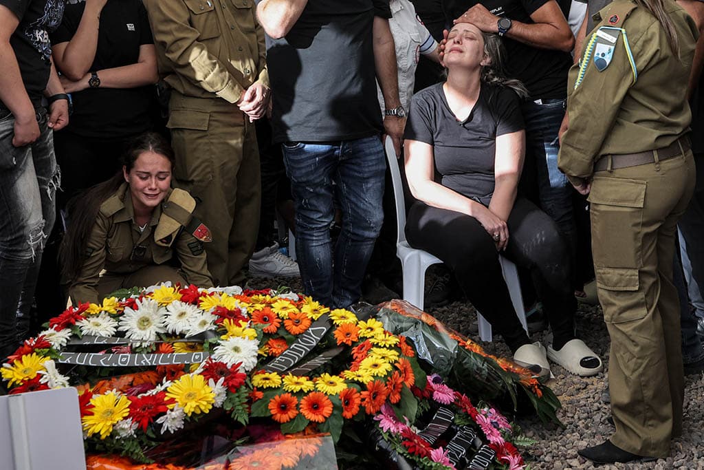 OFAKIM: The mother (R) of Ohad Dahan, one of three Zionist soldiers killed in the cross-border incident with Egypt, is comforted as she mourns during the funeral at the military cemetery in the city of Ofakim. – AFP