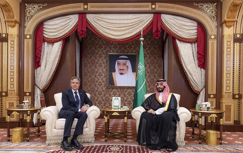 JEDDAH: Handout picture provided by the Saudi Royal Palace shows Saudi Crown Prince Mohammed bin Salman (R) meeting with US Secretary of State Antony Blinken in Jeddah on June 7, 2023. – AFP