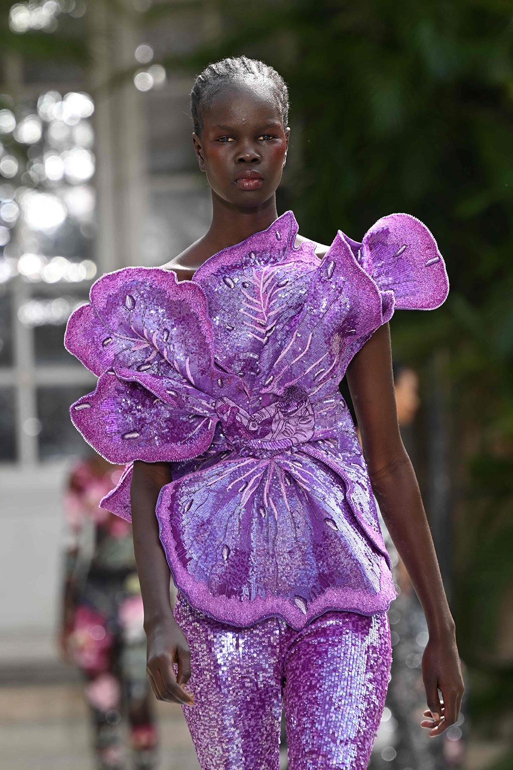 Paris couture week brushes off riots with art and opulence kuwaittimes