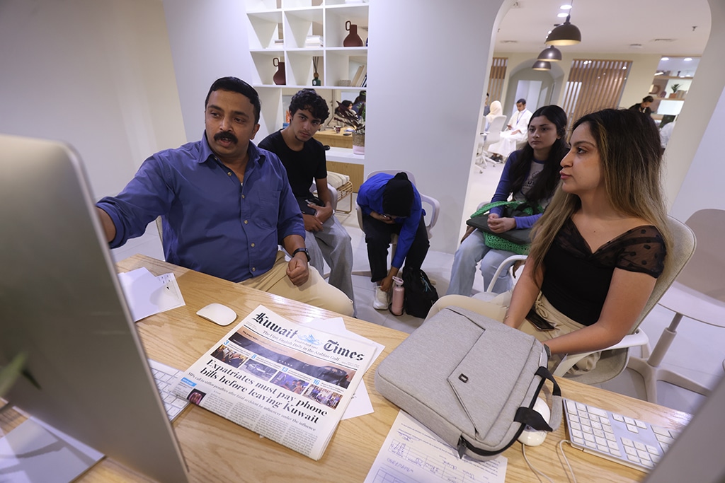 Page maker Rajesh Kulaparambil explains to the participants about Kuwait Times' layout.