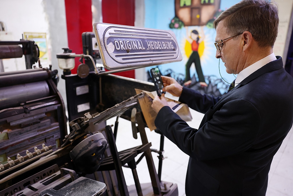 The ambassador photographs a vintage German Heidel-berg GTO printing machine.