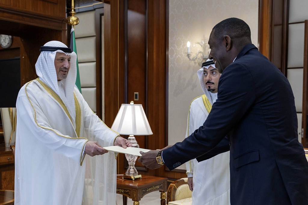 Kuwait Minister of Foreign Affairs welcomes Ambassador of Ghana Mohammad Habib Idris, who submitted his credentials as a new ambassador to the country.