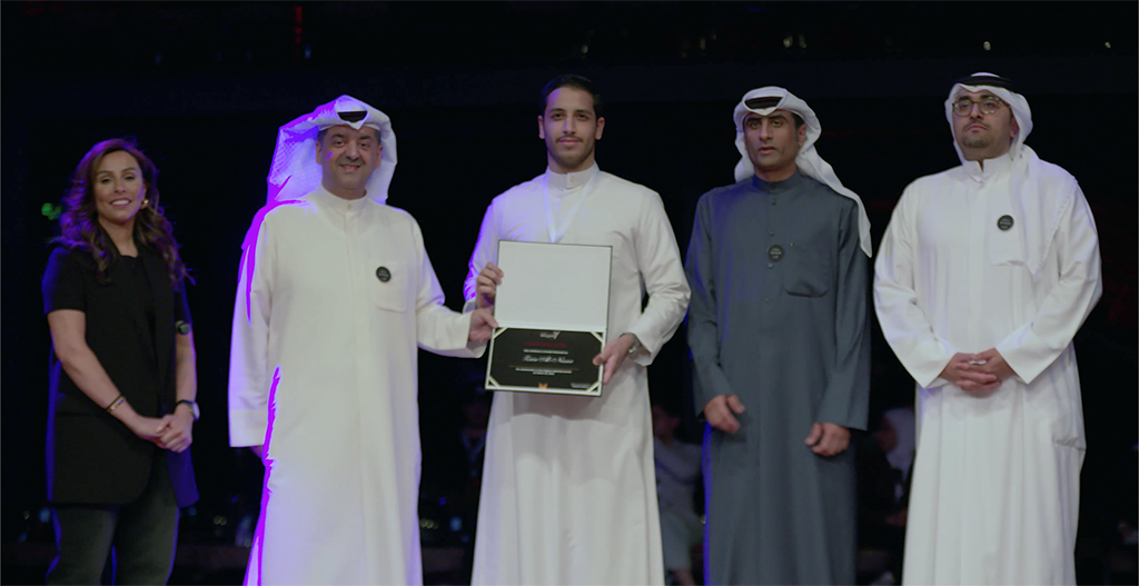 KUWAIT: Waleed Al-Khashti and the judging panel with one of the winners