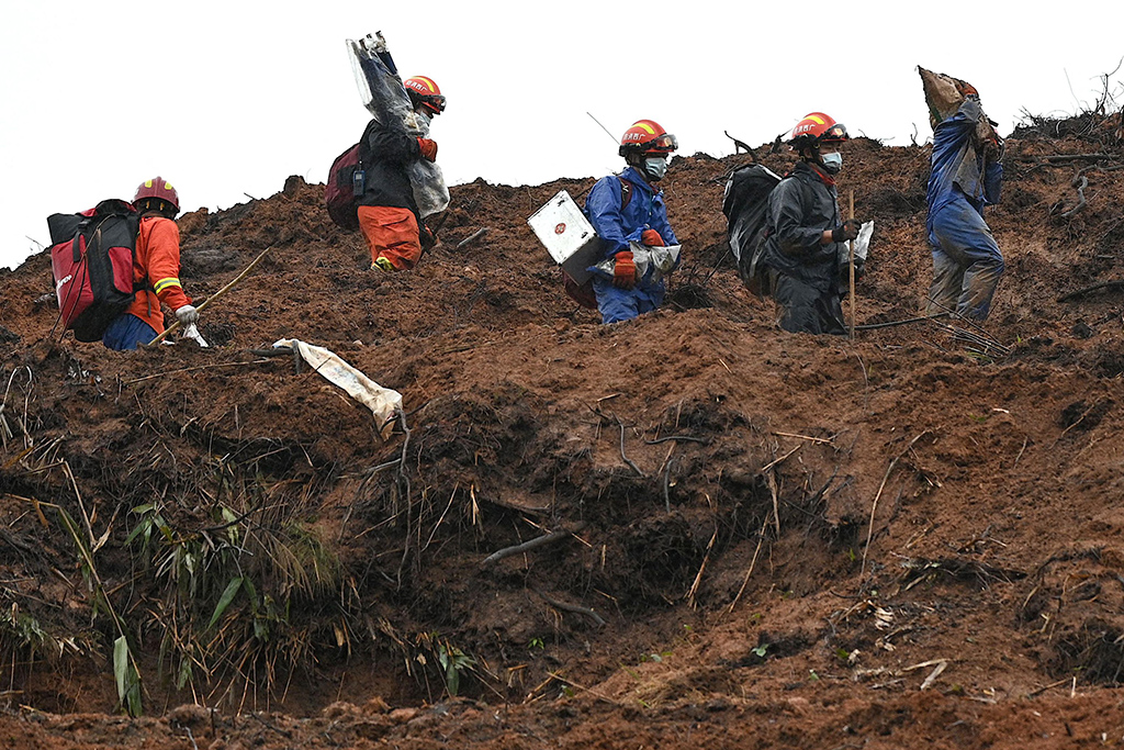 WUZHOU, China: Rescue workers comb through the site of where China Eastern flight MU5375 crashed on March 21, on March 24, 2022. – AFP n
